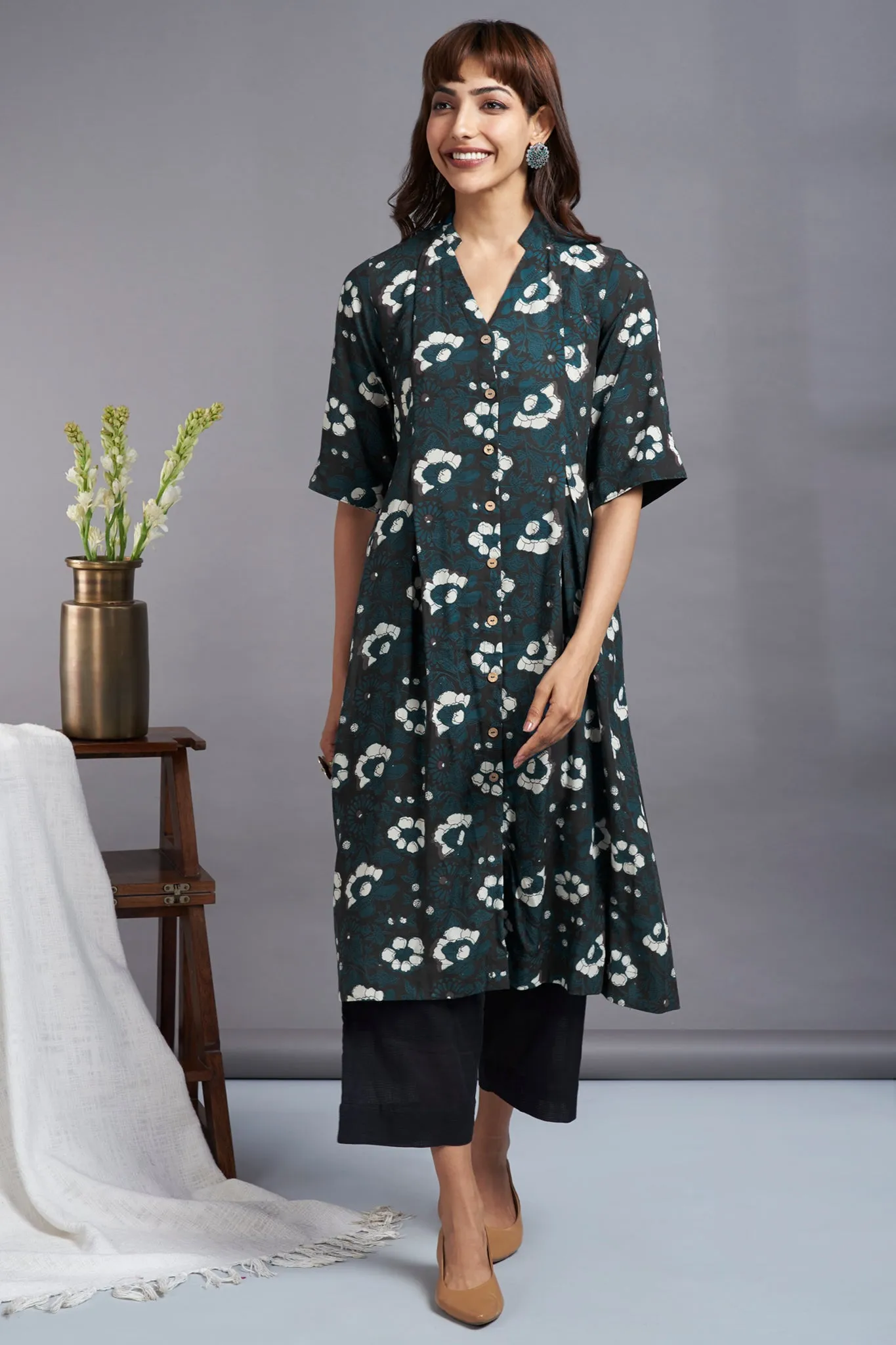 button down v-neck kurta - indigo medley & persian garden