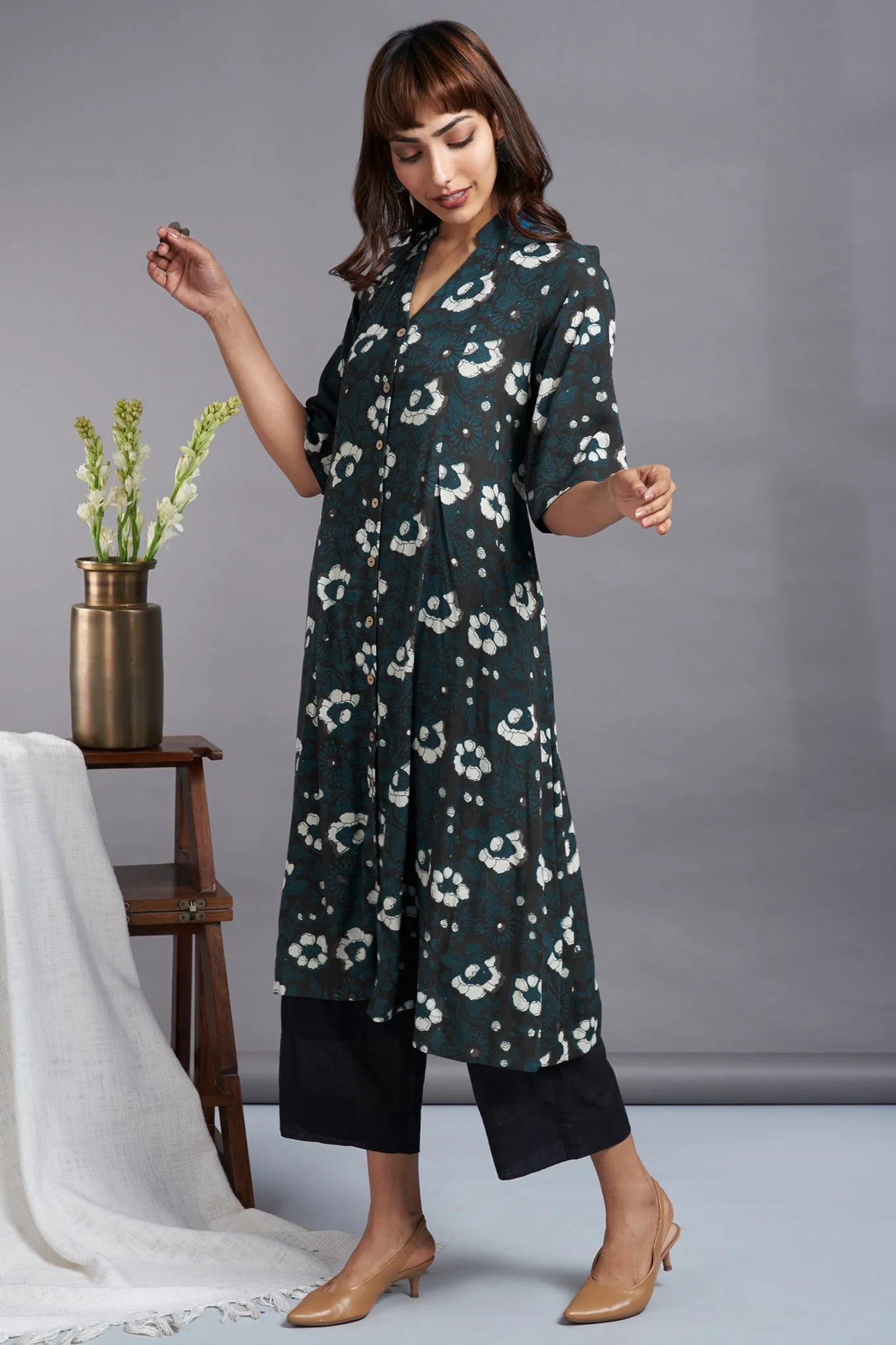 button down v-neck kurta - indigo medley & persian garden