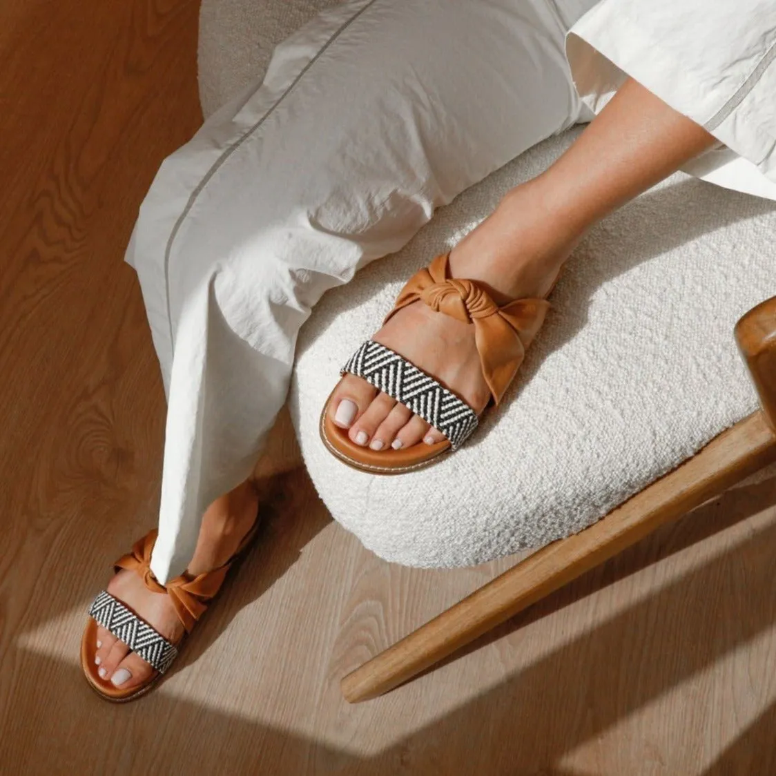 Jawan tan knot slipper