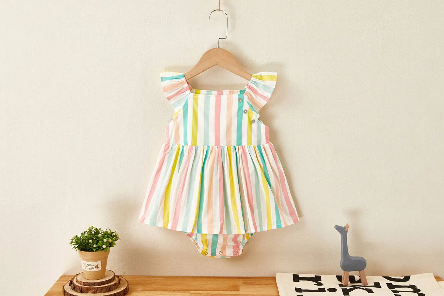 Minimalist summer dresses