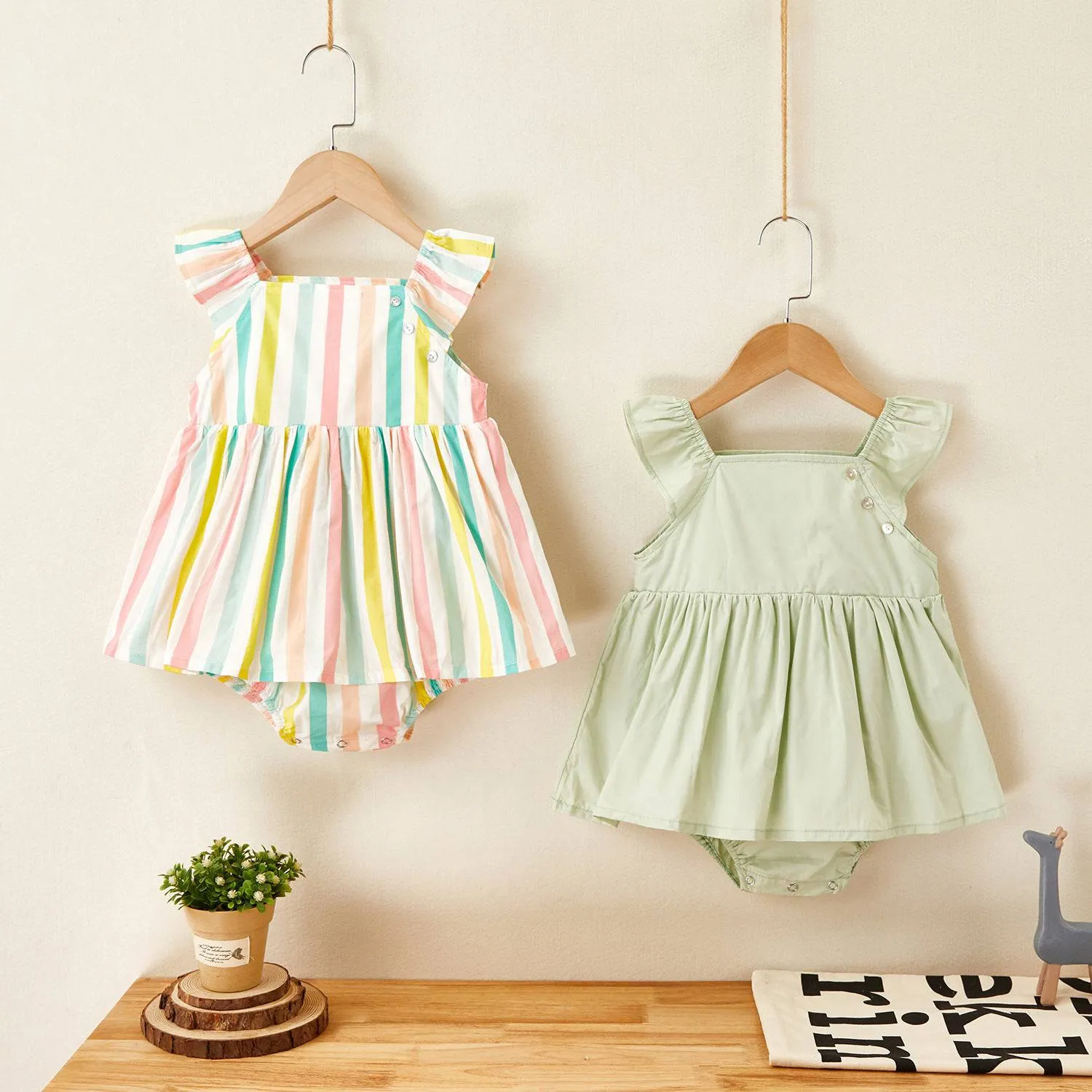 Minimalist summer dresses