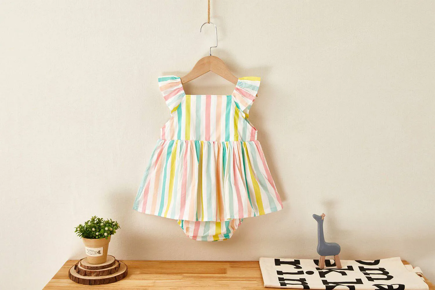 Minimalist summer dresses
